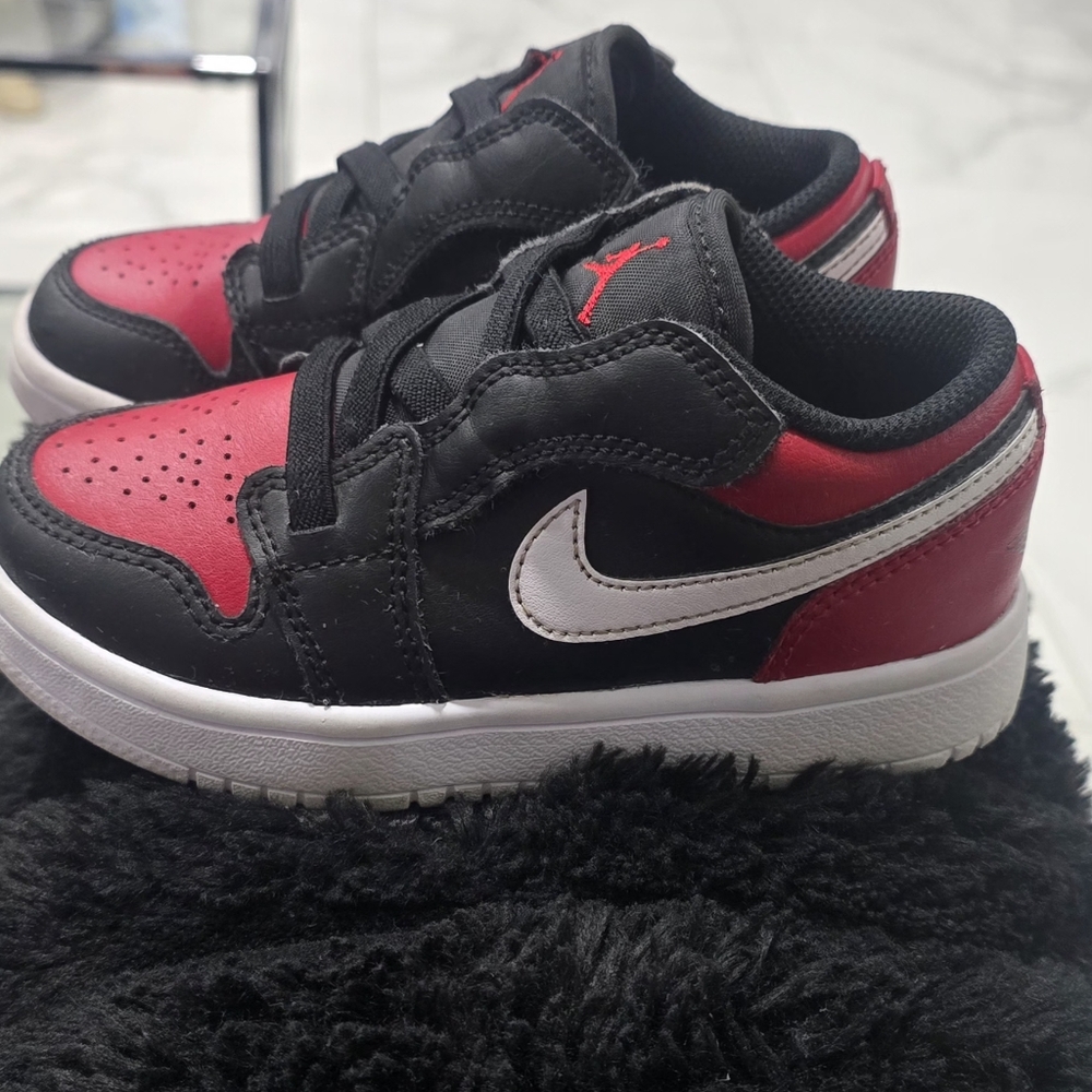 Nike Kids Black and Red Sneakers